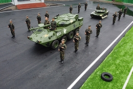 我們?cè)谔暨x軍事夏令營(yíng)要看哪幾方面？